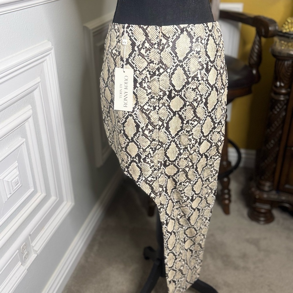 Ronny Kobo Collection Python 🐍 print Asymmetrical Skirt - Picture 5 of 10